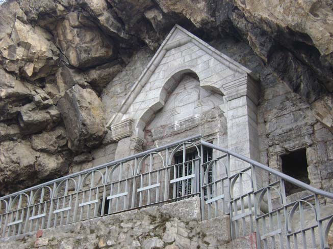 Close up of the main entrance of the cave.