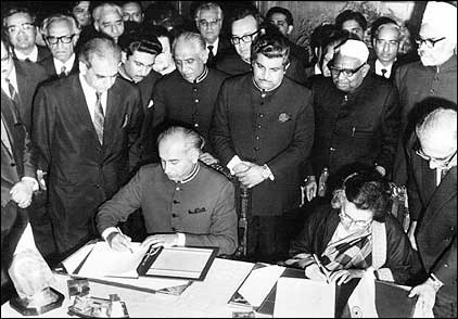 The Prime Minister of India and the President of Pakistan signing the Shimla Agreement.